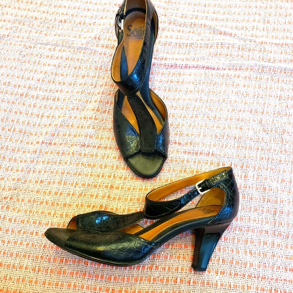 Sofft black heels